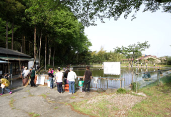 鯉と金魚の釣り堀　森屋荘